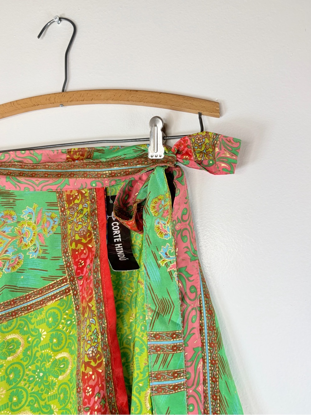 Corte Hindú Silk Mini Wrap Skirt One Size - Picture 4 of 8